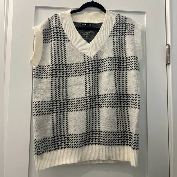 Shein women’s oversized sweater vest - Picture 2 of 4